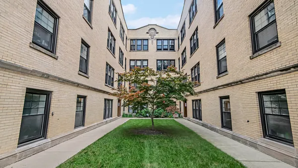 $339,000 | 5623 North Wayne Avenue, Unit B3, Chicago, IL 60660