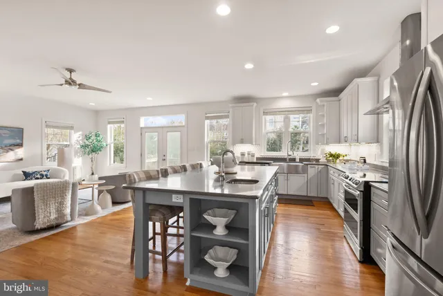 $1,250,000 | 724 25th Street South, Arlington, VA 22202