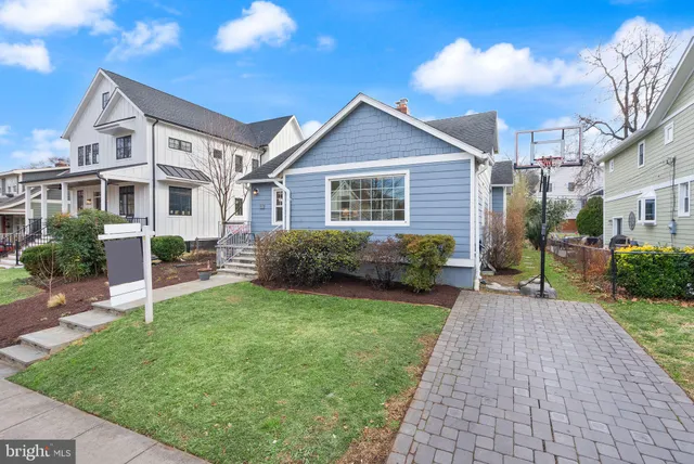 $1,250,000 | 724 25th Street South, Arlington, VA 22202