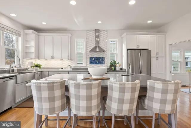 $1,250,000 | 724 25th Street South, Arlington, VA 22202