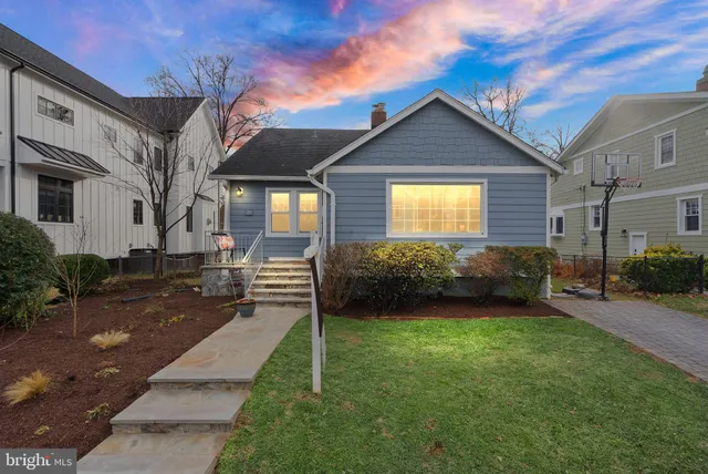 $1,250,000 | 724 25th Street South, Arlington, VA 22202