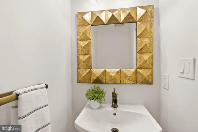 $1,250,000 | 724 25th Street South, Arlington, VA 22202