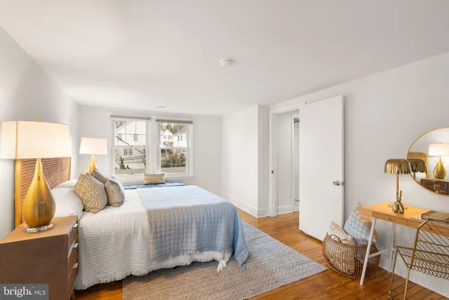 $1,250,000 | 724 25th Street South, Arlington, VA 22202