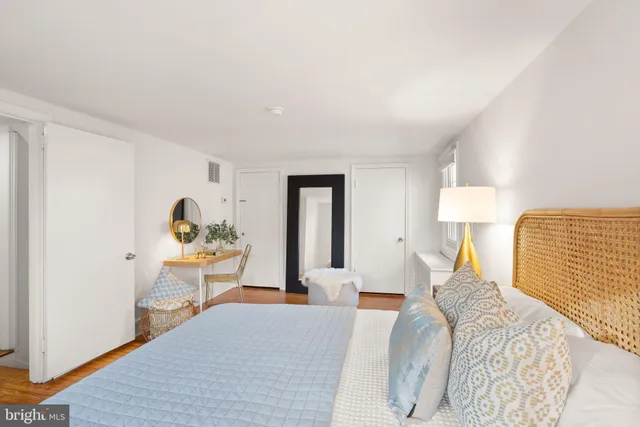 $1,250,000 | 724 25th Street South, Arlington, VA 22202