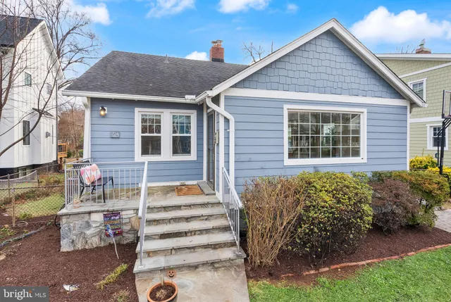 $1,250,000 | 724 25th Street South, Arlington, VA 22202