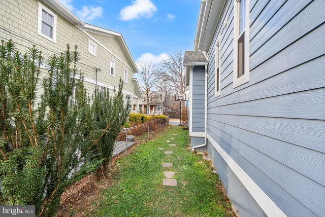 $1,250,000 | 724 25th Street South, Arlington, VA 22202