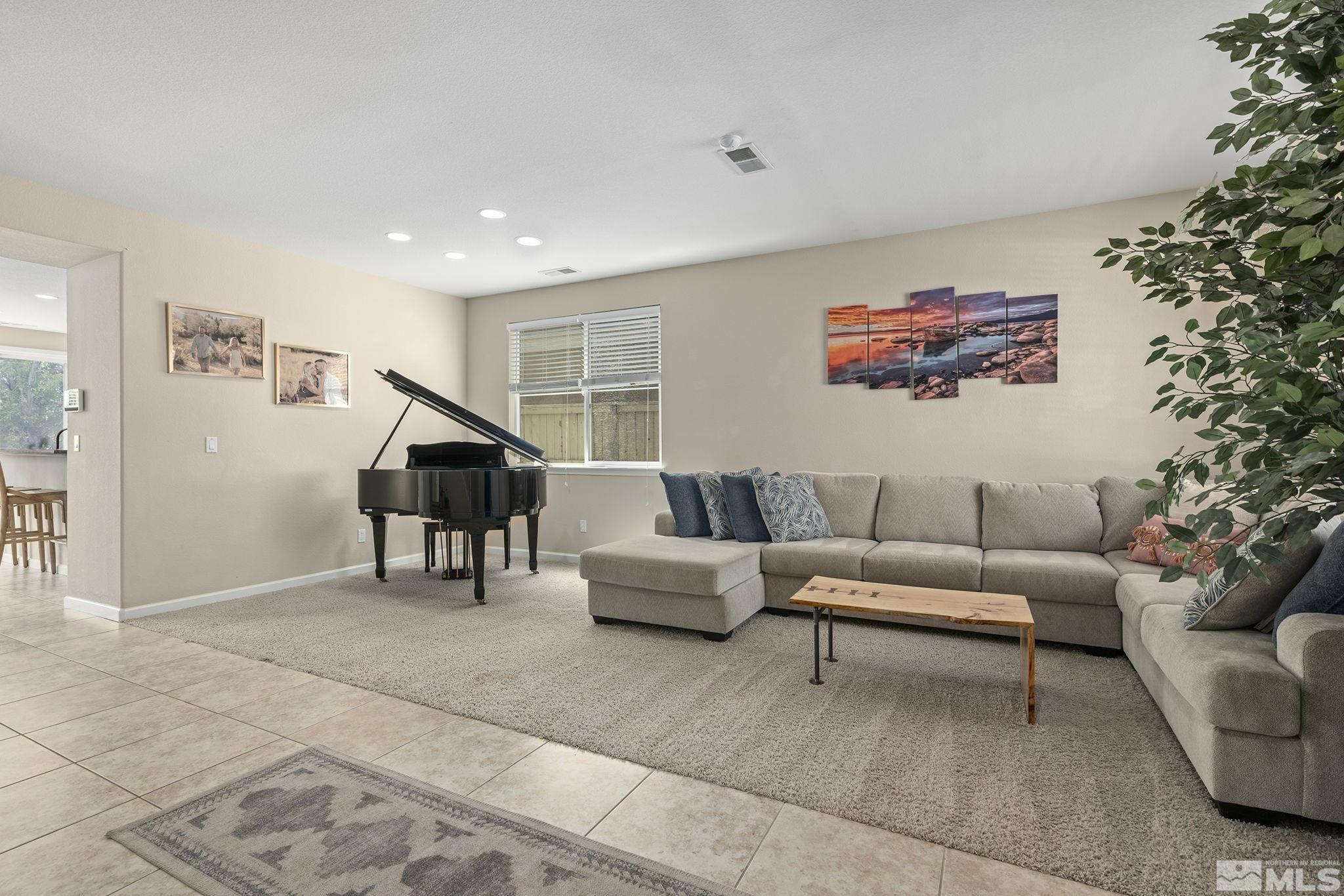 10854 Oakhaven Drive Reno, NV 89521 - Photo 4 of 38 a living room with furniture and a potted plant