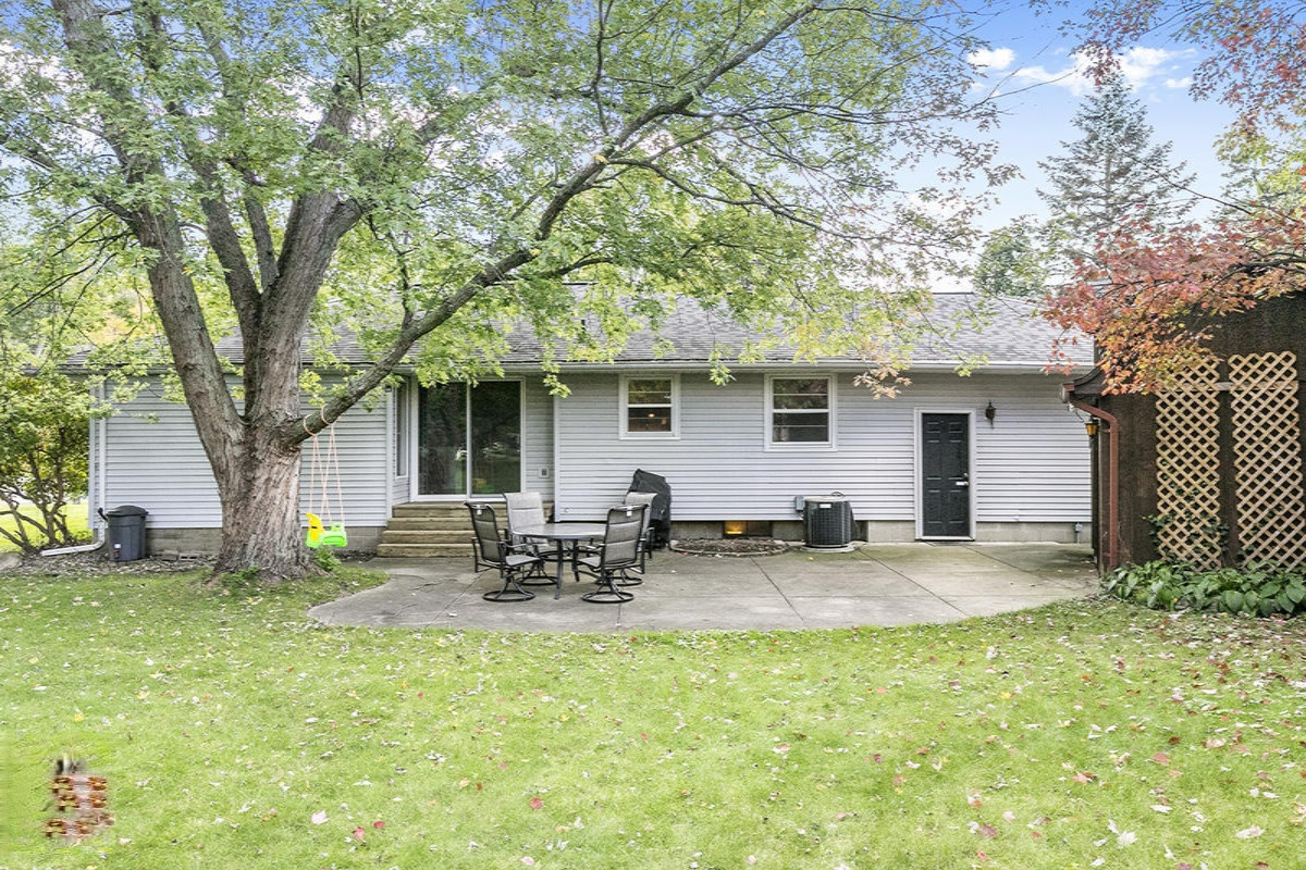 4112 Elizabeth Road Lansing, MI 48917 - Photo 17 of 20 IMG_1017