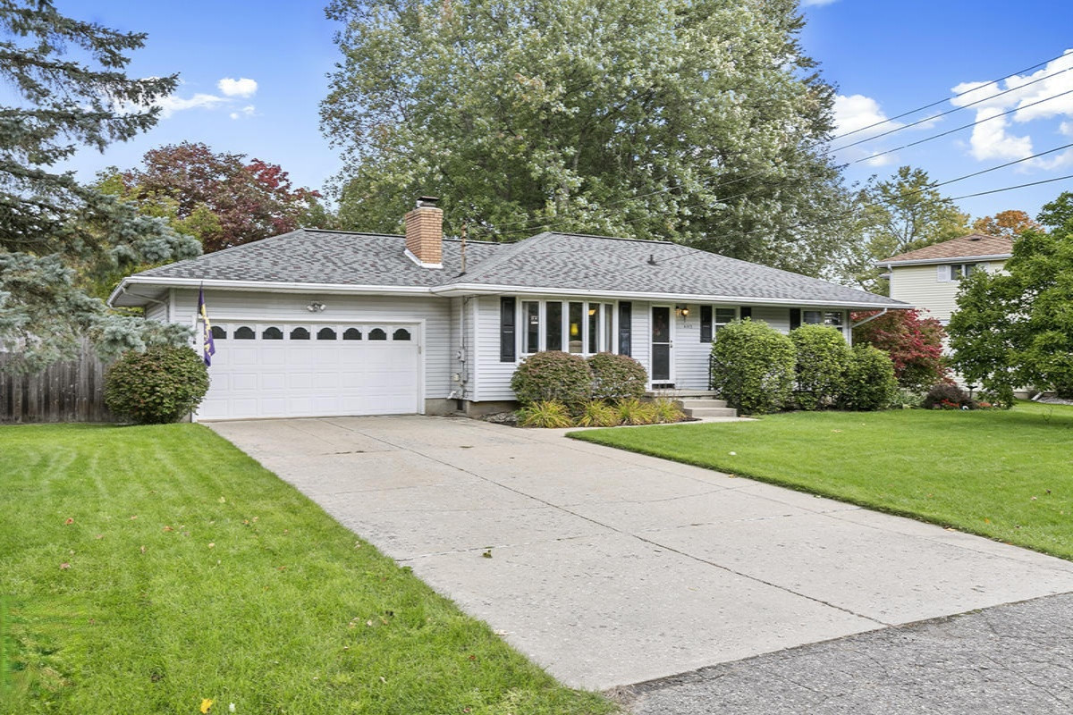 4112 Elizabeth Road Lansing, MI 48917 - Photo 2 of 20 IMG_1001