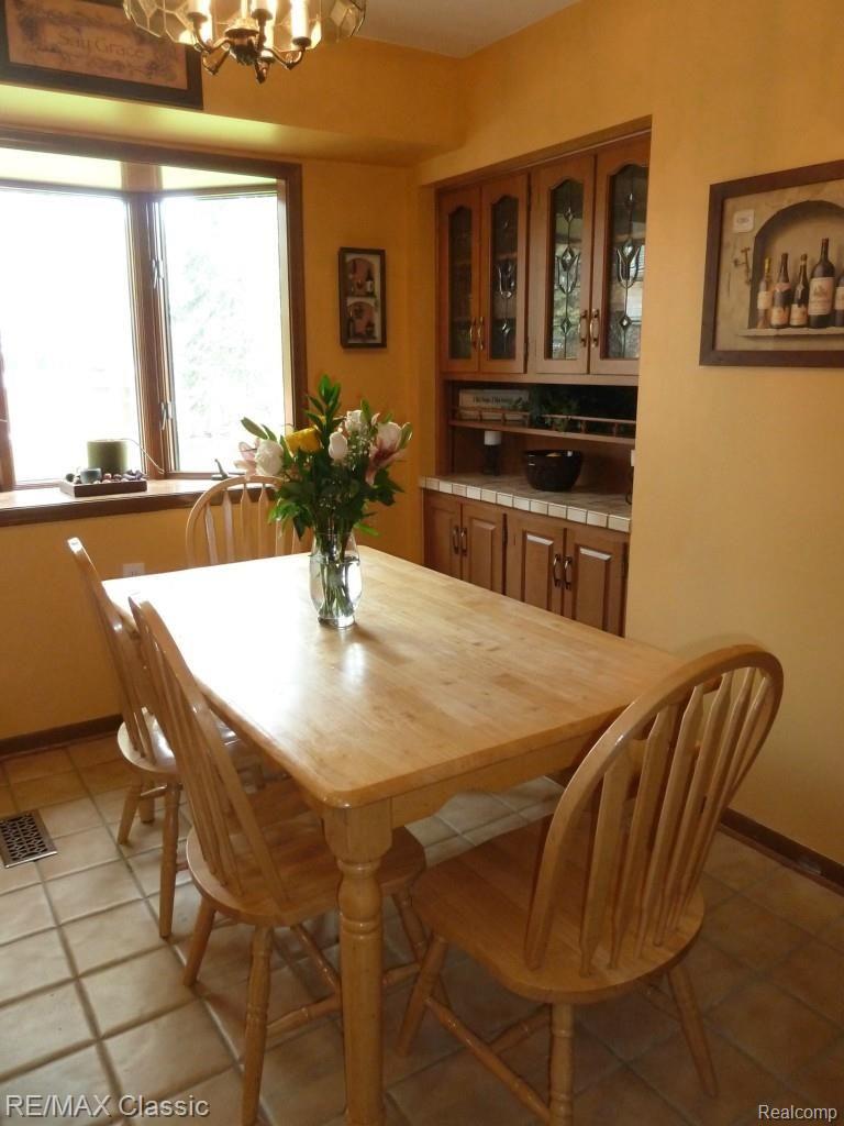 35928 Johnstown Road Farmington, MI 48335 - Photo 7 of 45 Johnstown Kitchen Nook.jpg