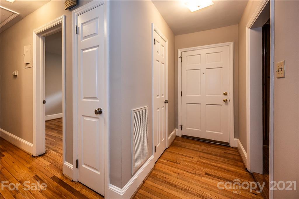 5540 Murrayhill Road Charlotte, NC 28210 - Photo 3 of 42 Gallery Image 3