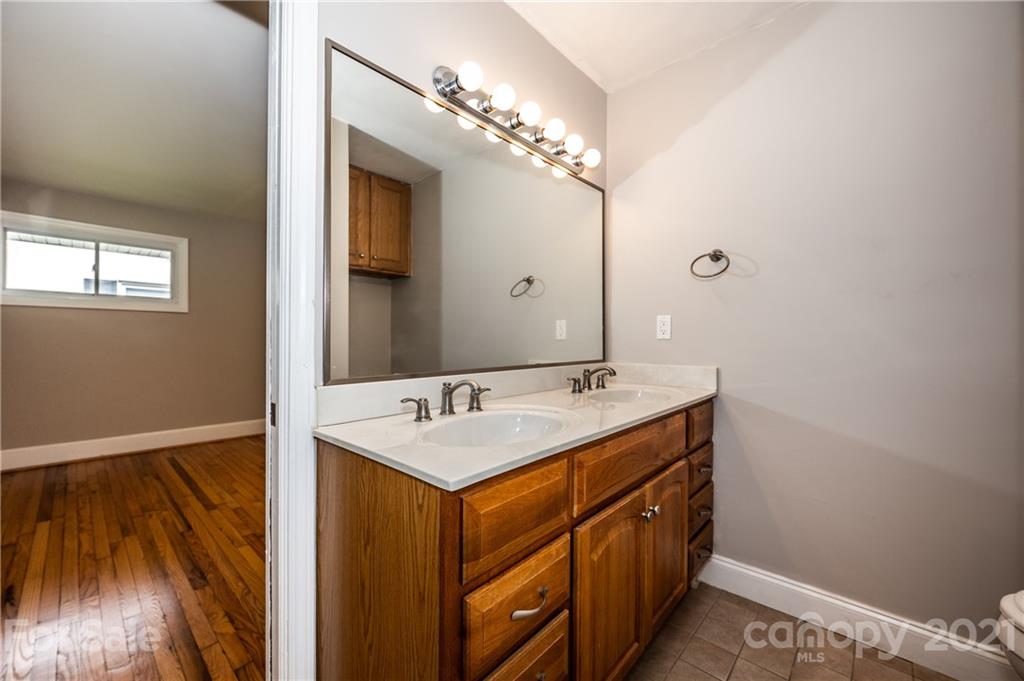 5540 Murrayhill Road Charlotte, NC 28210 - Photo 27 of 42 Gallery Image 27