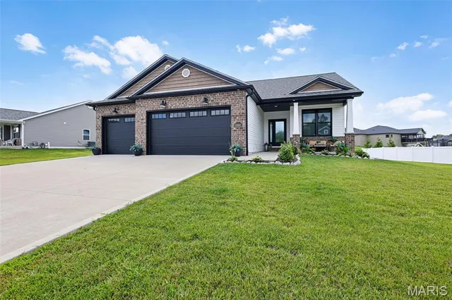 $467,500 | 1468 Guilford Place, Troy, IL 62294