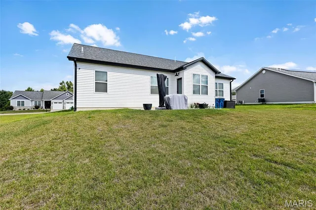 $467,500 | 1468 Guilford Place, Troy, IL 62294