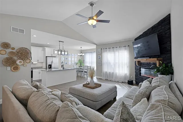 $467,500 | 1468 Guilford Place, Troy, IL 62294