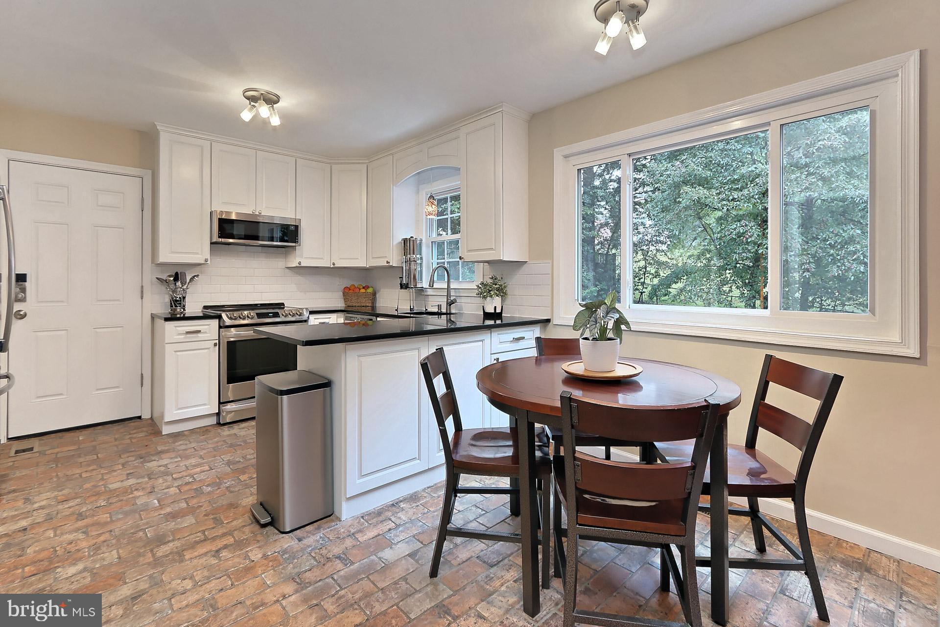 8108 Viola Street Springfield, VA 22152 - Photo 11 of 61 Adjoining breakfast area w/a triple picture window