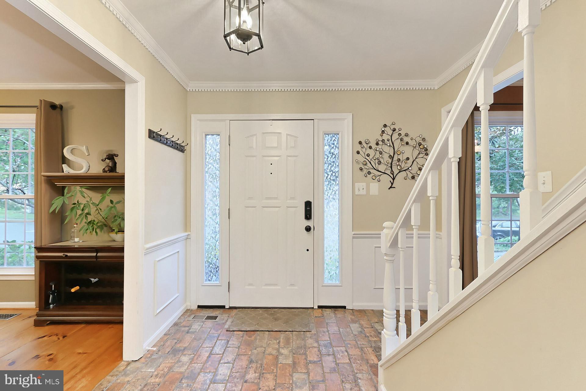 8108 Viola Street Springfield, VA 22152 - Photo 3 of 61 Inviting foyer and front door with sidelights