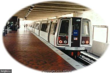 8108 Viola Street Springfield, VA 22152 - Photo 53 of 61 Springfield/Franconia Blue Line Metro mins away