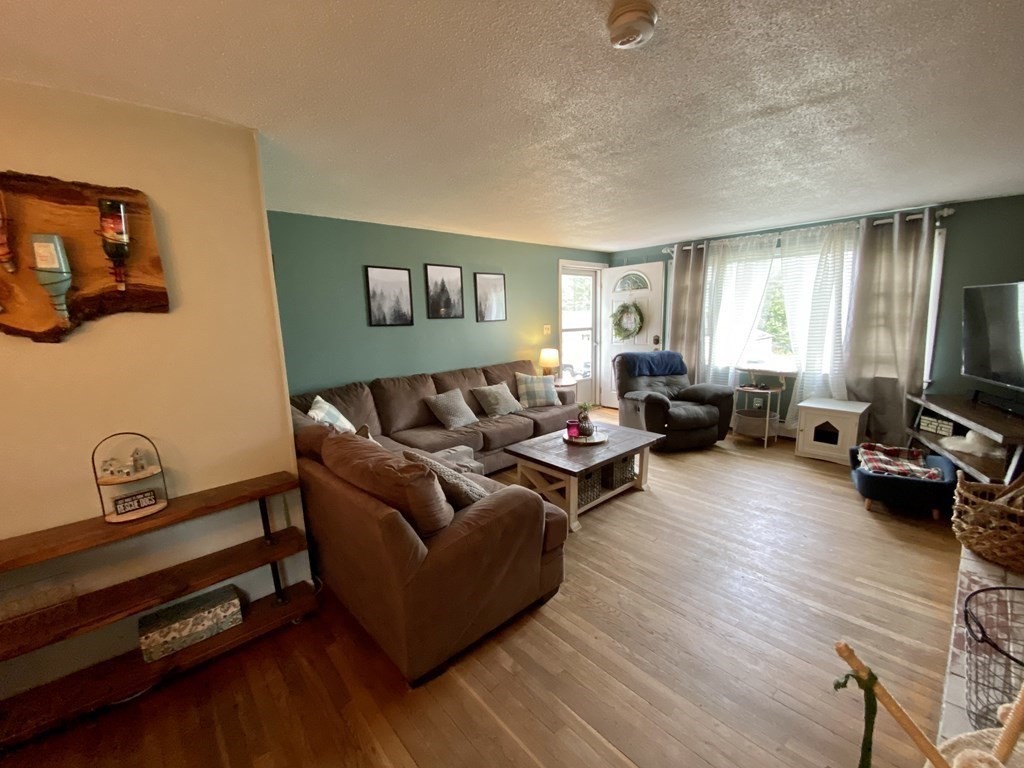 71 Southbridge Road Dudley, MA 01571 - Photo 7 of 21 Gallery Image 7