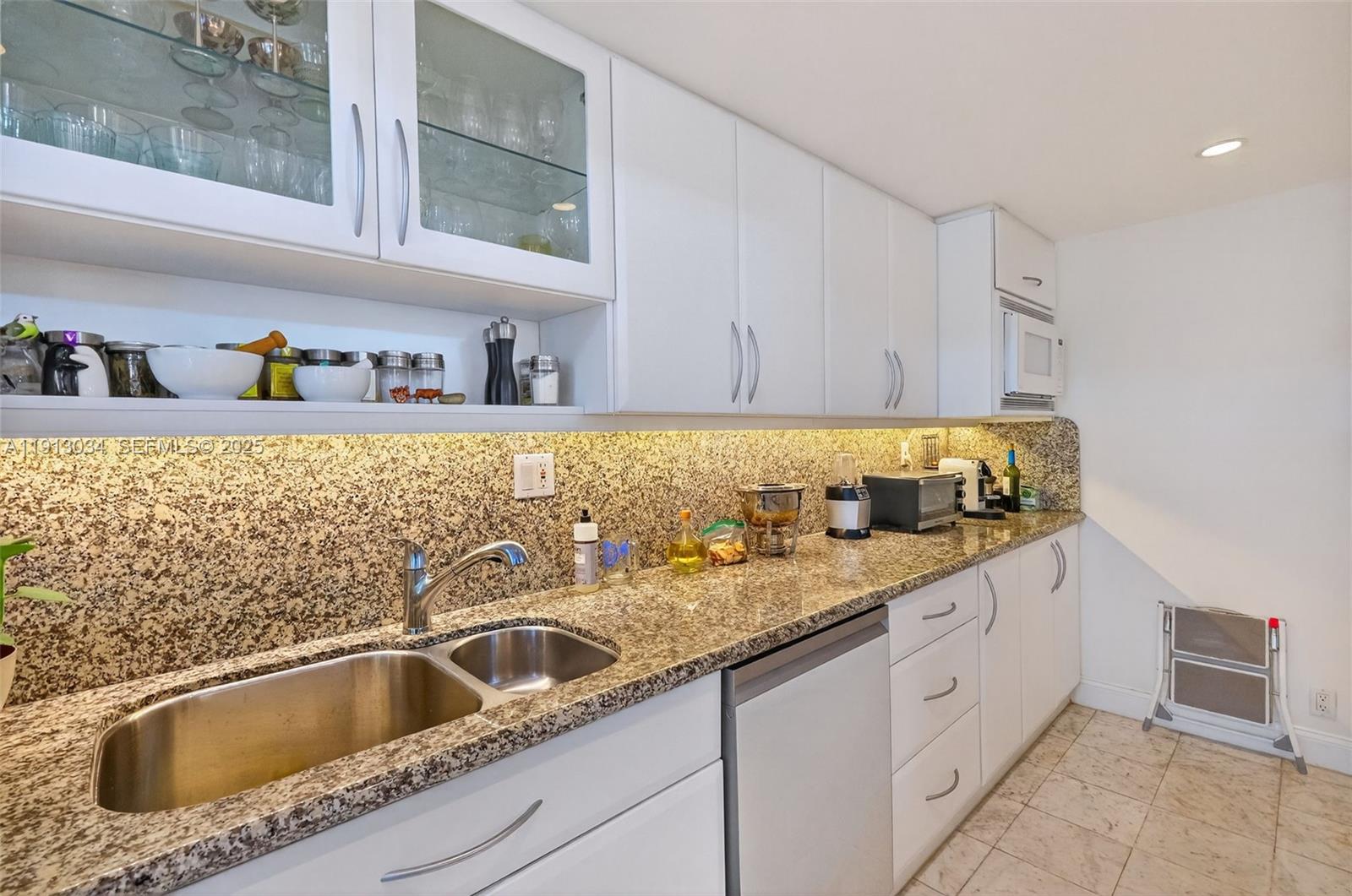 181 Crandon Boulevard, Unit 106 Key Biscayne, FL 33149 - Photo 14 of 48