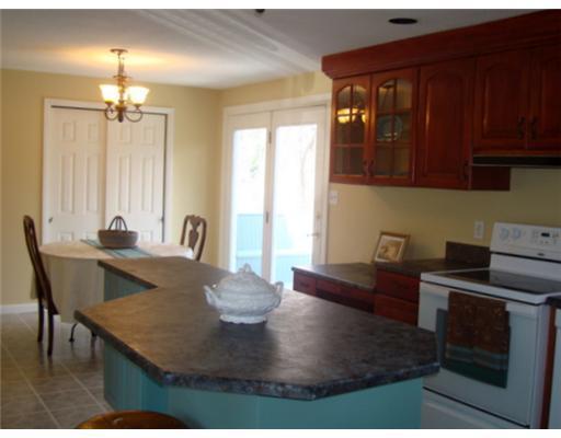 7 Old Farm Road Topsham, ME 04086 - Photo 3 of 13 Exterior Front. Kitchen with island
