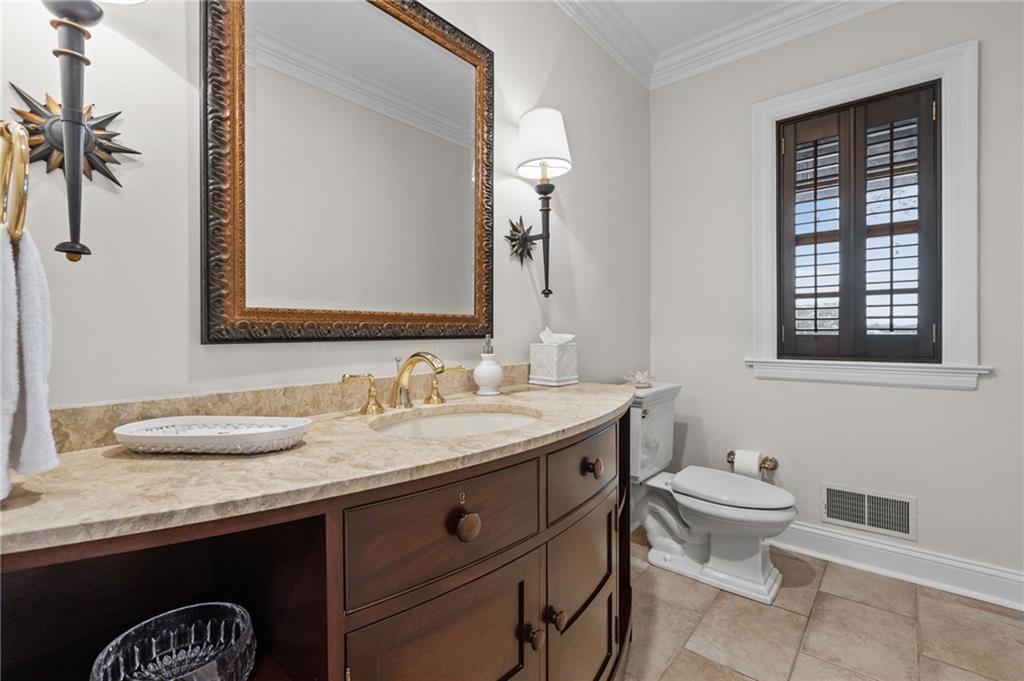 169 Country Club Road Sewickley, PA 15143 - Photo 23 of 39 1st floor half bath.