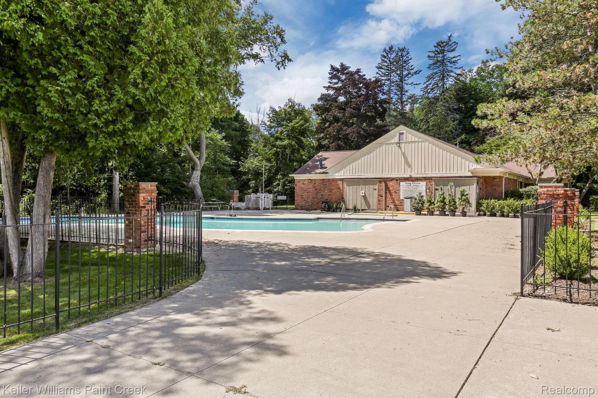 1286 Brook Lane Rochester, MI 48306 - Photo 25 of 30 1286+Brook+Ln+Rochester+Hills-30-web.jpg