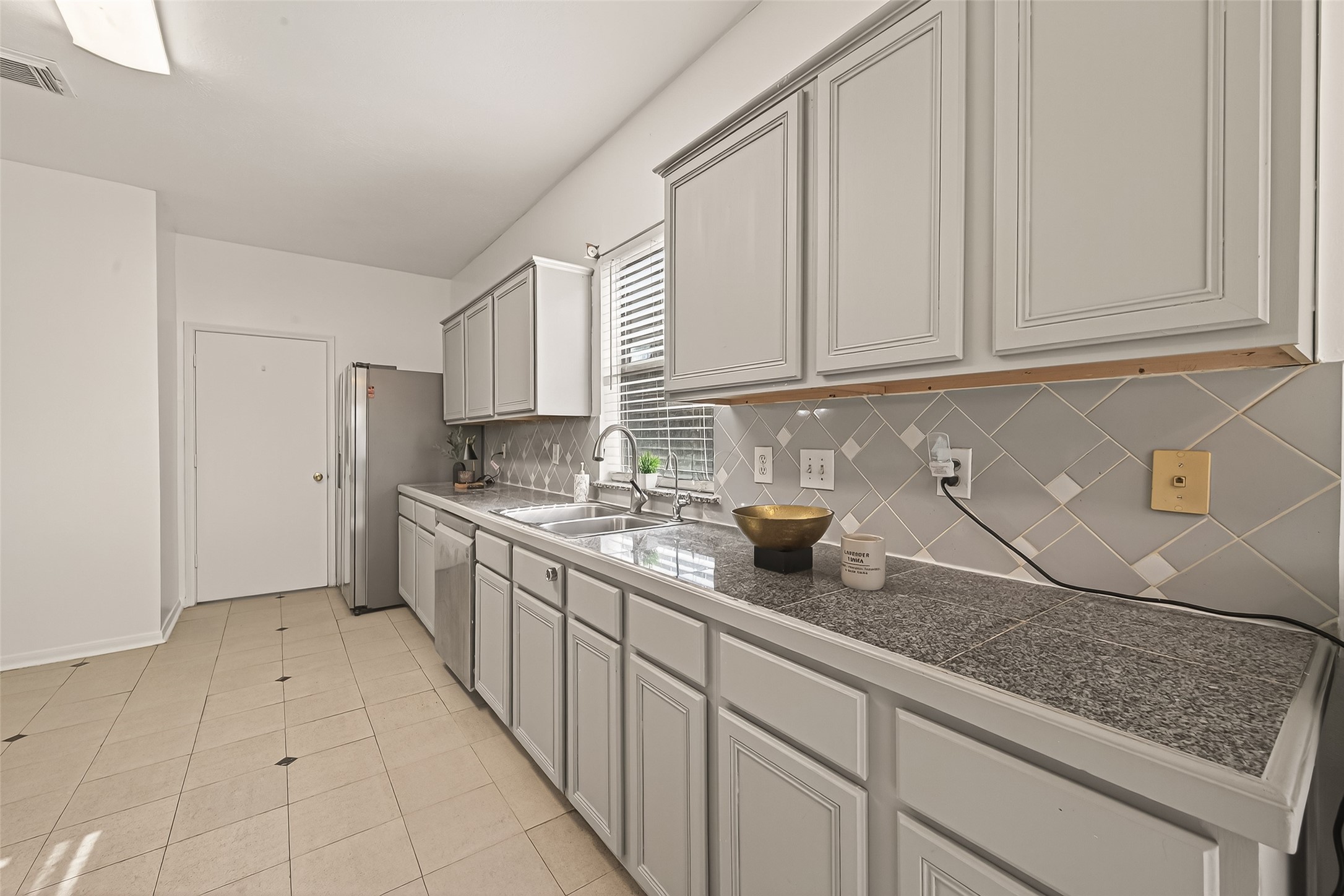 16315 April Ridge Drive Houston, TX 77083 - Photo 14 of 48