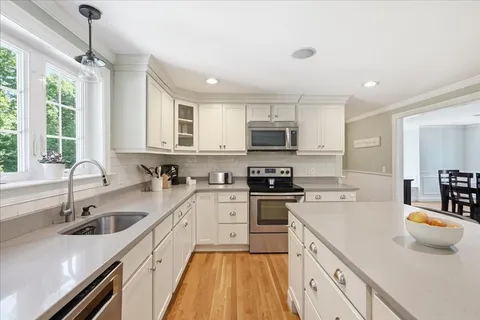 $1,099,000 | 7 Fountain Knoll Lane, Kingston, MA 02364