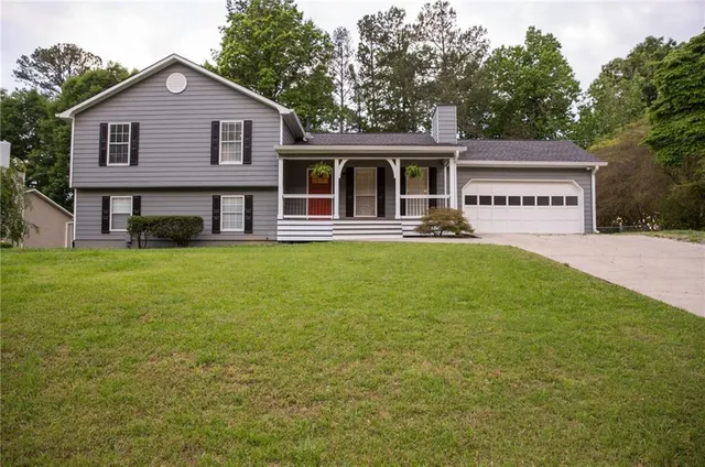 $2,295 | 5270 Oaks Landing Court, Sugar Hill, GA 30518