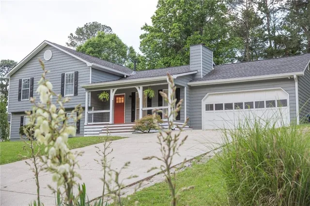 $2,295 | 5270 Oaks Landing Court, Sugar Hill, GA 30518