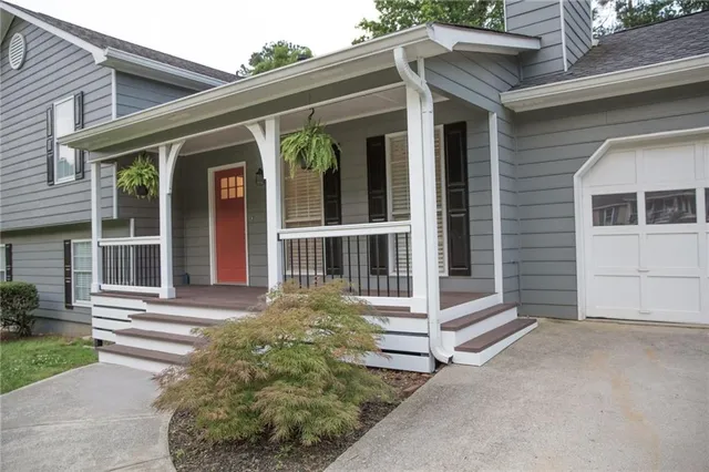 $2,295 | 5270 Oaks Landing Court, Sugar Hill, GA 30518