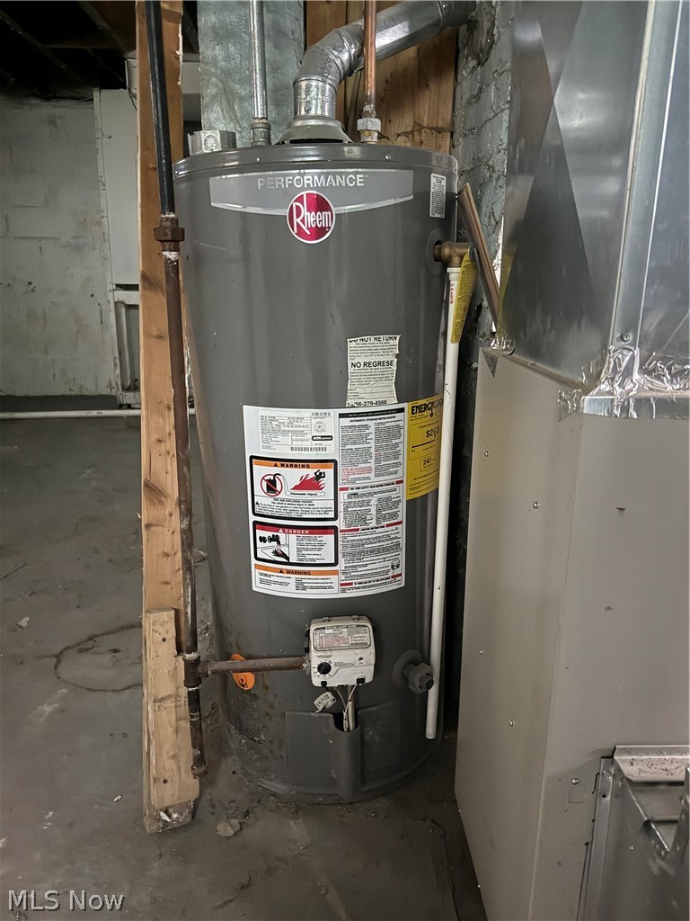 3443 Sheridan Road Youngstown, OH 44502 - Photo 18 of 24 Rheem Performance water heater with visible gas line and associated piping