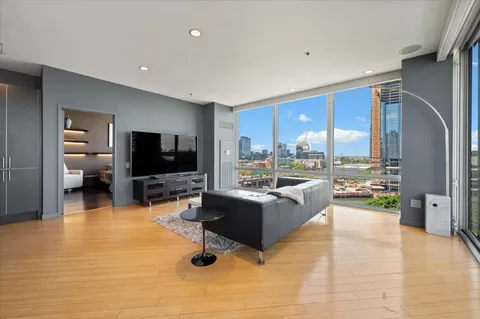 $699,000 | 653 North Kingsbury Street, Unit 1103, Chicago, IL 60654