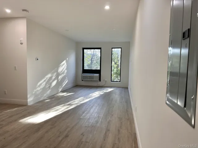 $3,895 | 362 West Merrick Road, Unit 208, Valley Stream, NY 11580