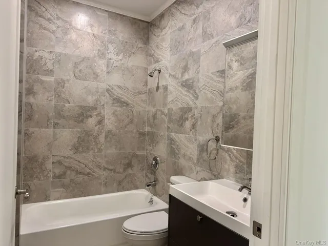 $3,895 | 362 West Merrick Road, Unit 208, Valley Stream, NY 11580