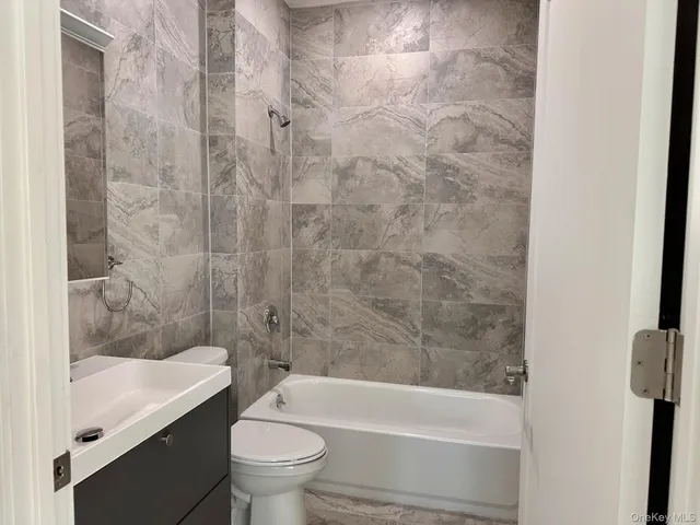 $3,895 | 362 West Merrick Road, Unit 208, Valley Stream, NY 11580