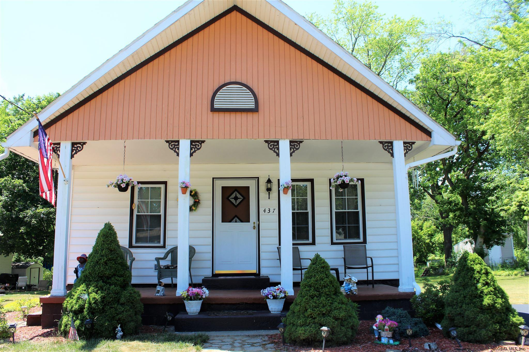 437 Taurus Road Niskayuna, NY 12304 - Photo 1 of 48 Photo 1
