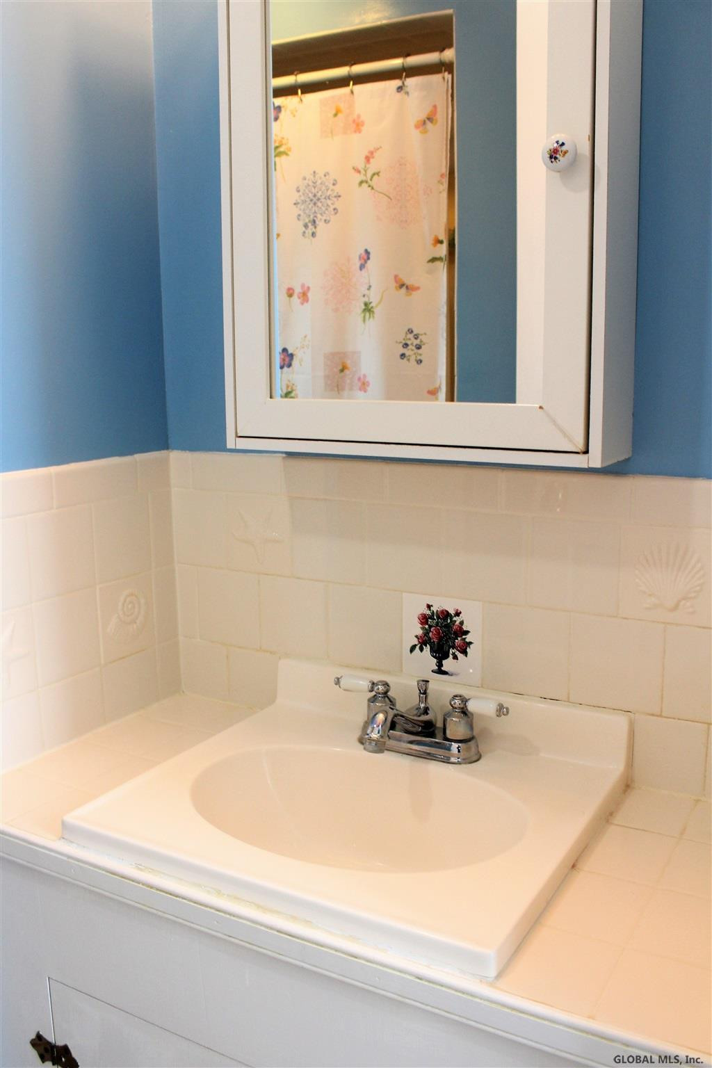 437 Taurus Road Niskayuna, NY 12304 - Photo 13 of 48 Photo 13