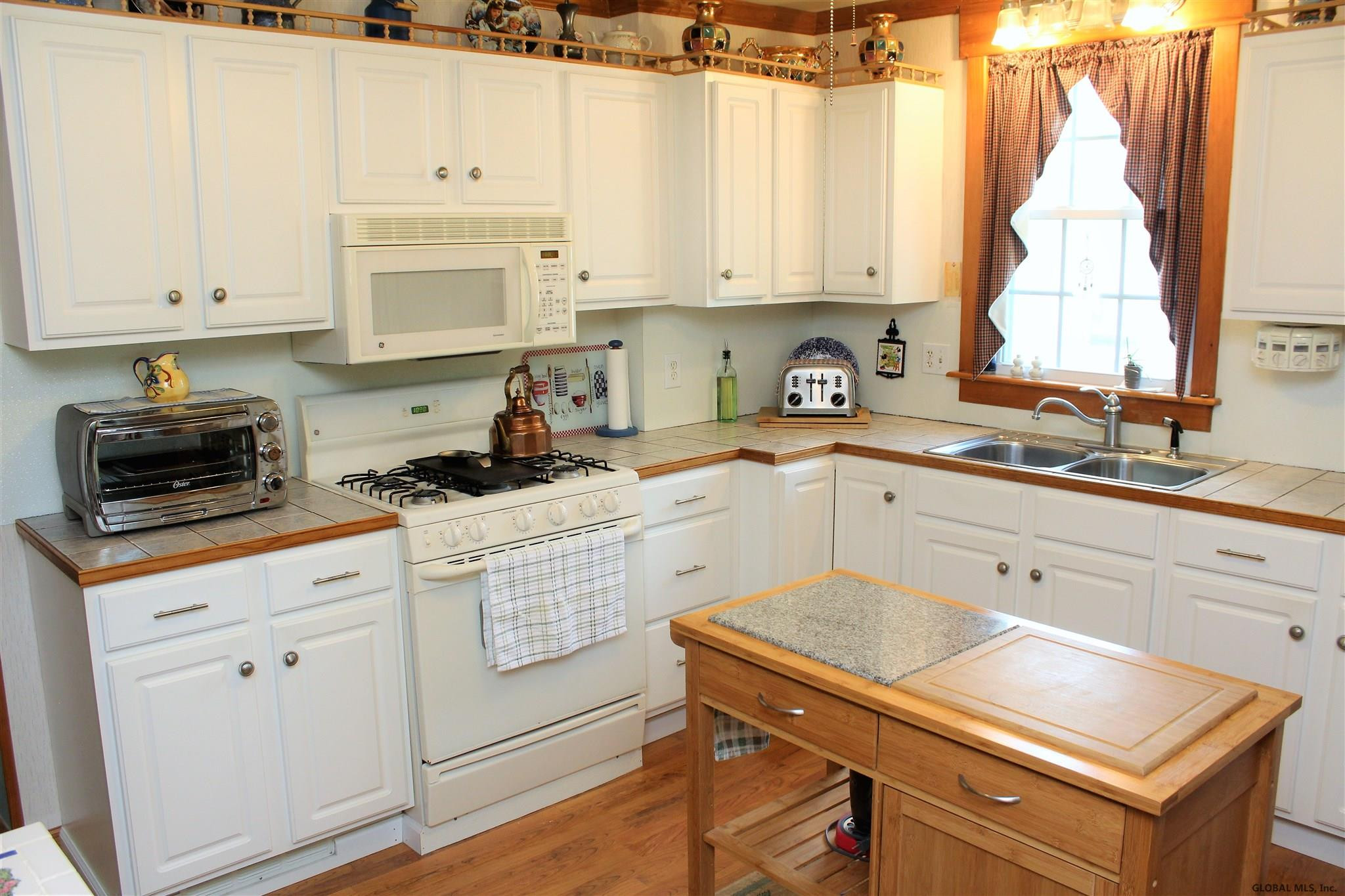 437 Taurus Road Niskayuna, NY 12304 - Photo 16 of 48 Photo 16