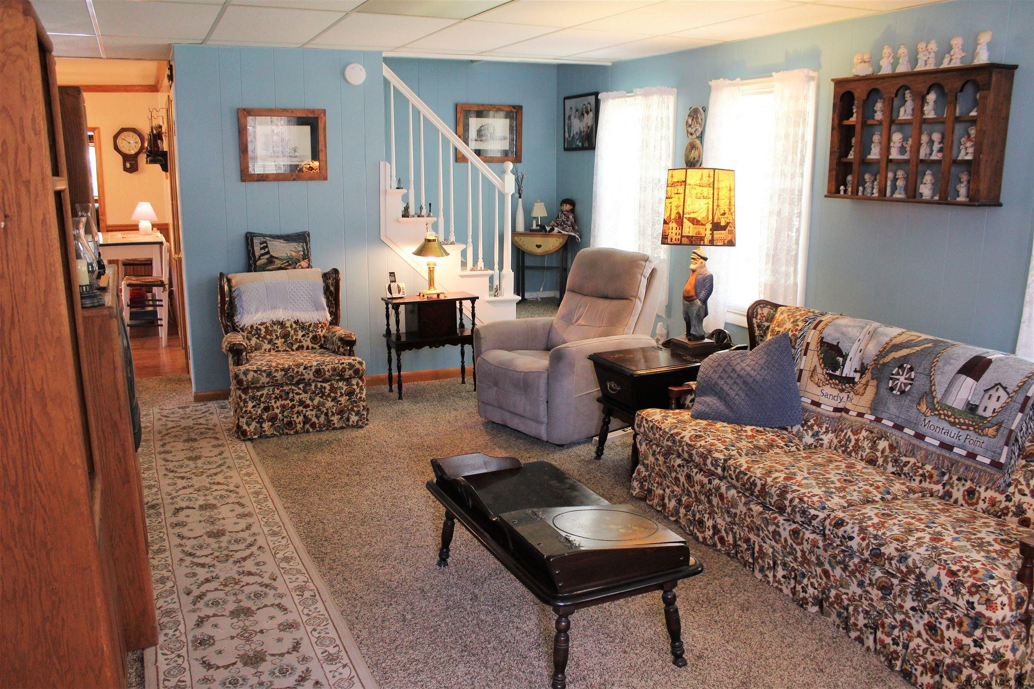 437 Taurus Road Niskayuna, NY 12304 - Photo 4 of 48 Photo 4