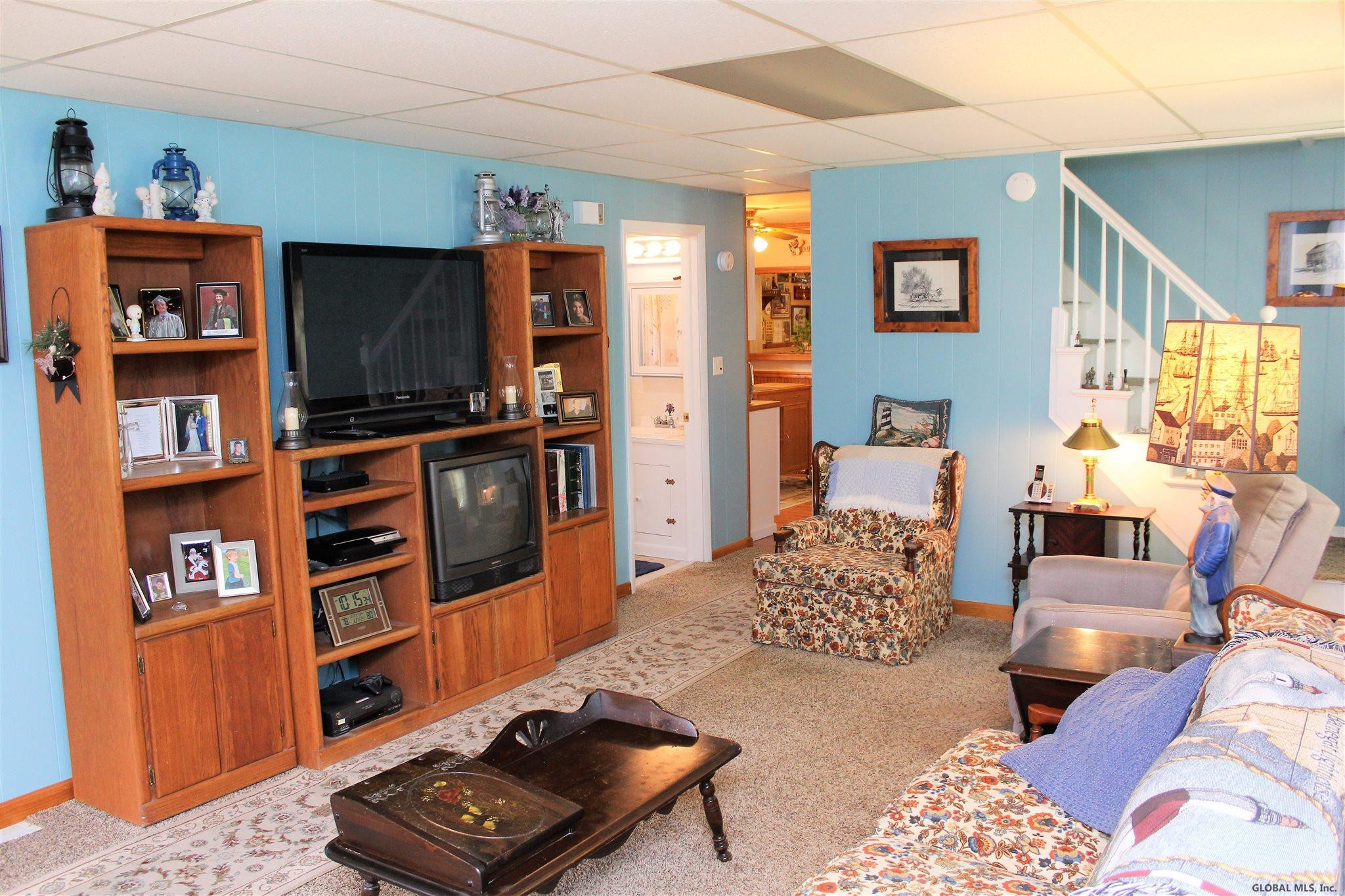 437 Taurus Road Niskayuna, NY 12304 - Photo 5 of 48 Photo 5