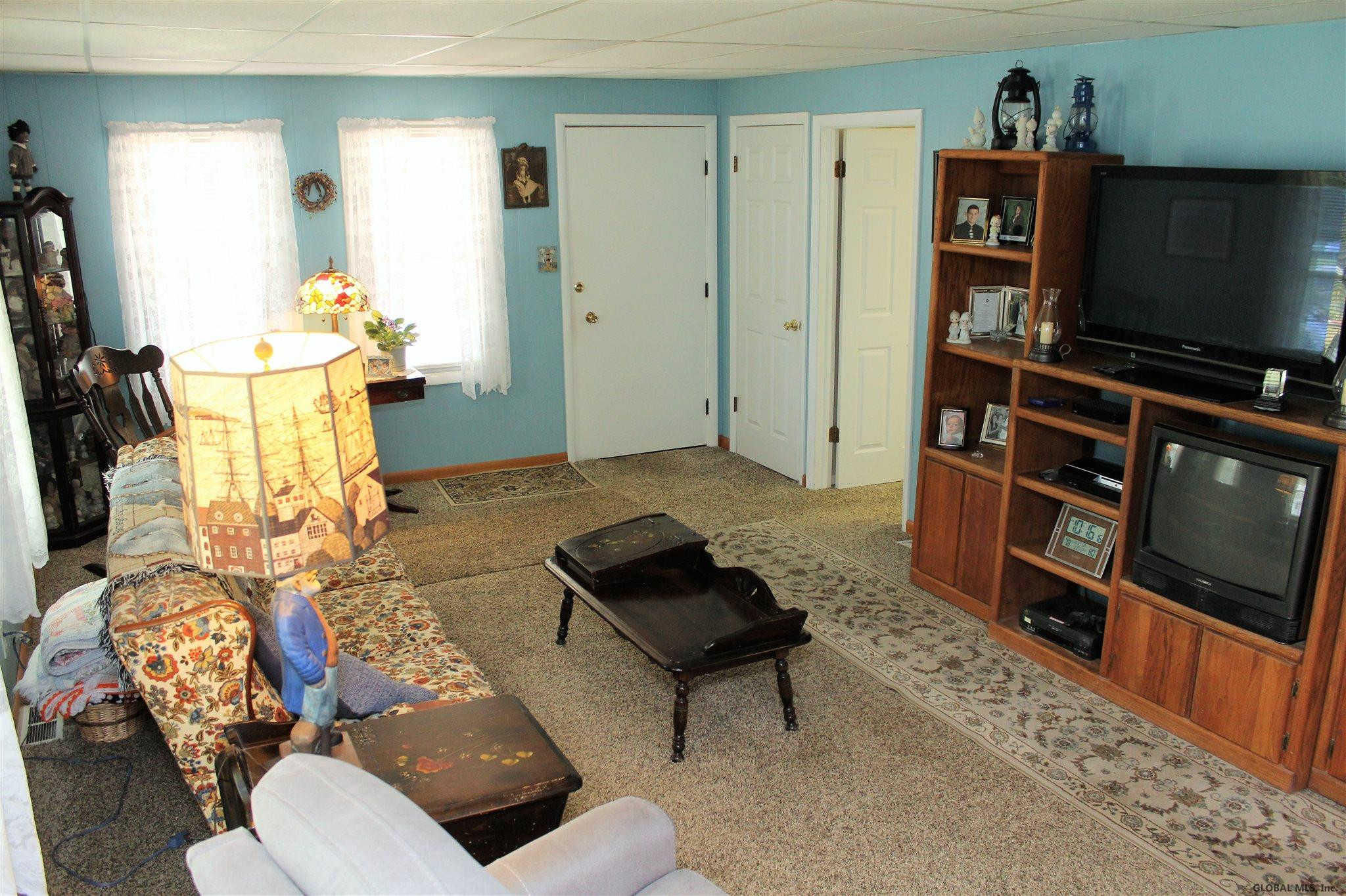 437 Taurus Road Niskayuna, NY 12304 - Photo 6 of 48 Photo 6