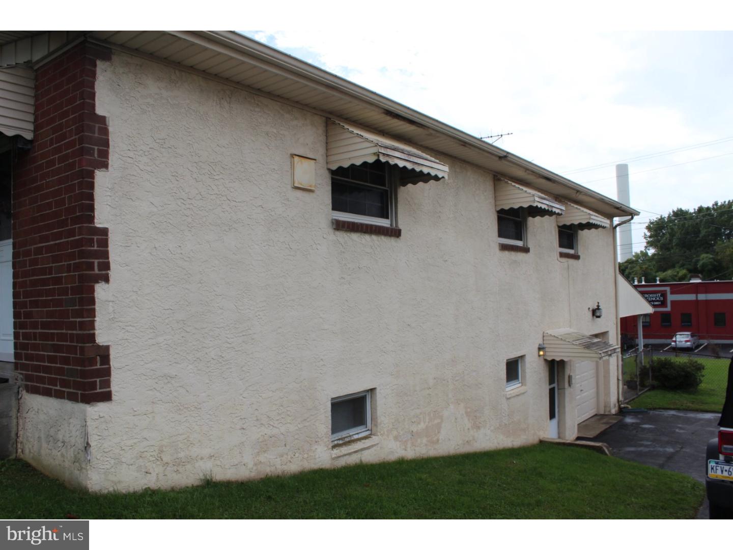 527 Palmer Road Conshohocken, PA 19428 - Photo 2 of 15 Exterior Side