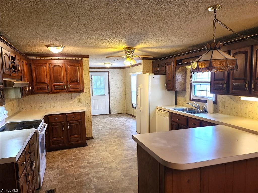 220 Joyner Circle Rural Hall, NC 27045 - Photo 2 of 29