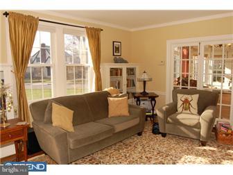 8 Erdenheim Road Glenside, PA 19038 - Photo 7 of 12 Living Room