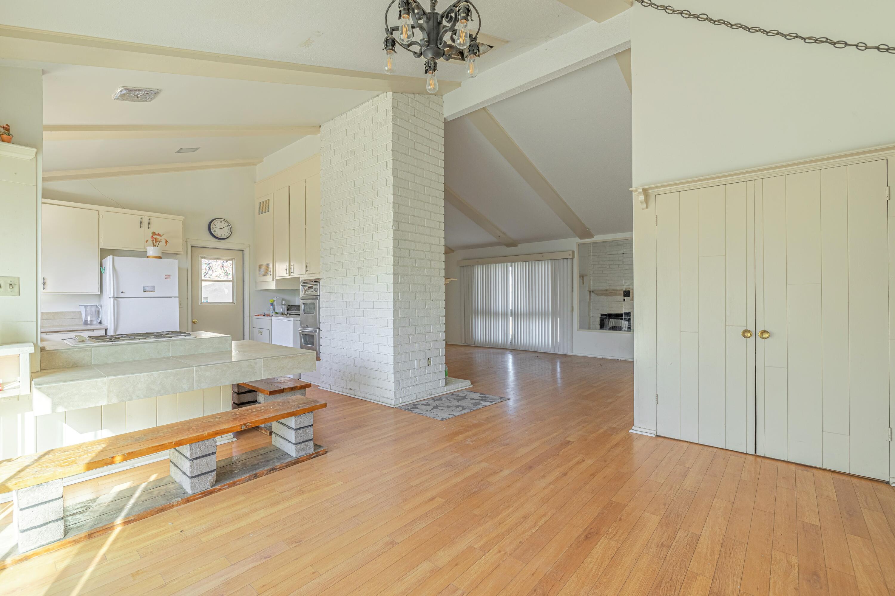 1108 Valiant Street Lancaster, CA 93534 - Photo 7 of 21 a spacious bathroom with a tub and shower