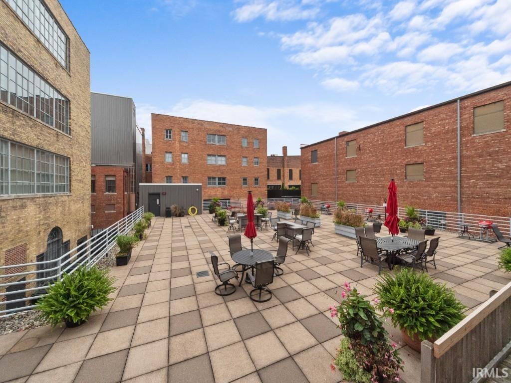 113 West Wayne Street, Unit 212 Fort Wayne, IN 46802 - Photo 3 of 32