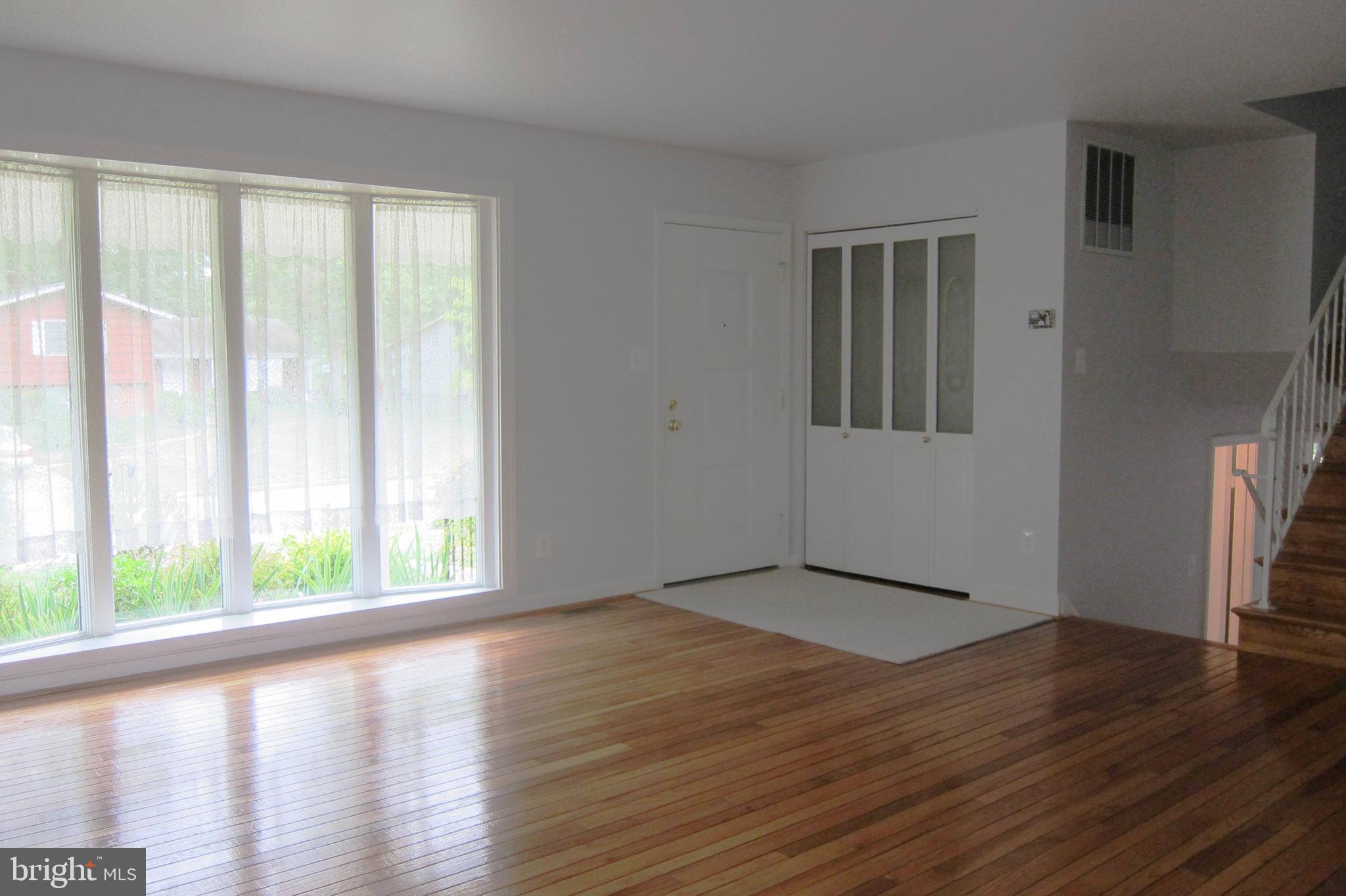 8225 Crown Court Road Alexandria, VA 22308 - Photo 3 of 57 Entry, bright 4-panel window and hardwood floors