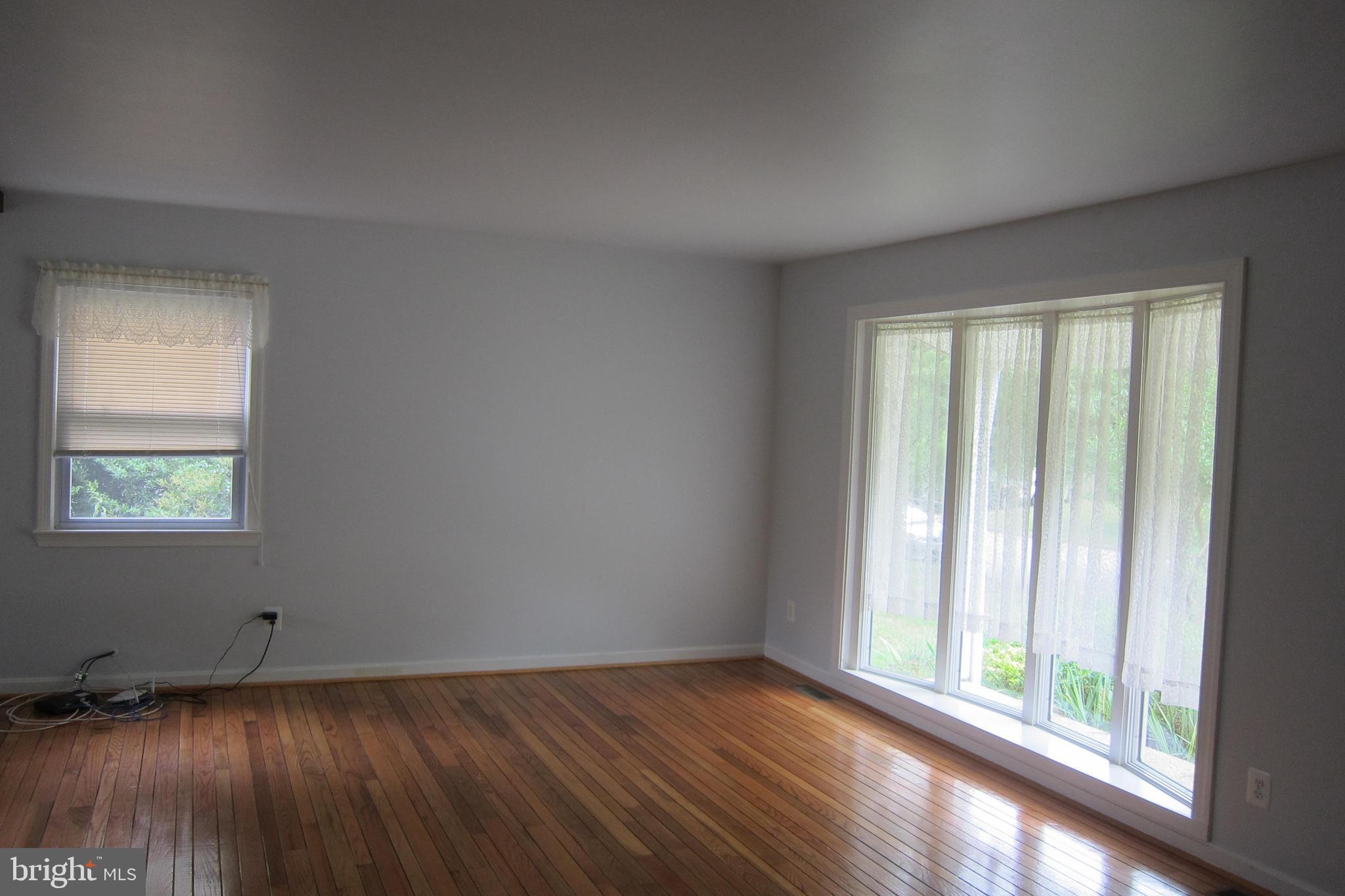 8225 Crown Court Road Alexandria, VA 22308 - Photo 4 of 57 Living room